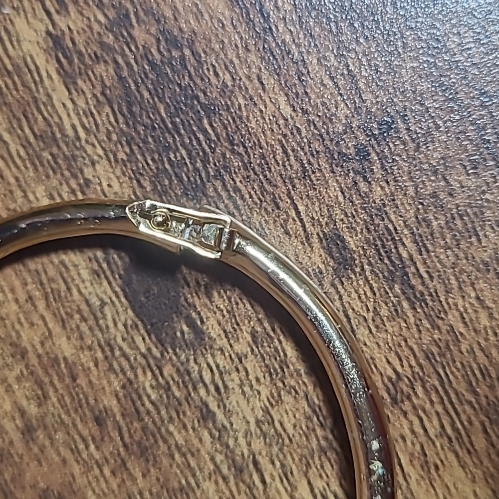 Kate Spade New York Sailors Knot Hinged Bangle some scratches on the outside - Picture 7 of 7